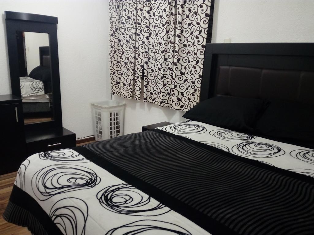 Hostal Las Cruces Valladolid  Eksteriør bilde