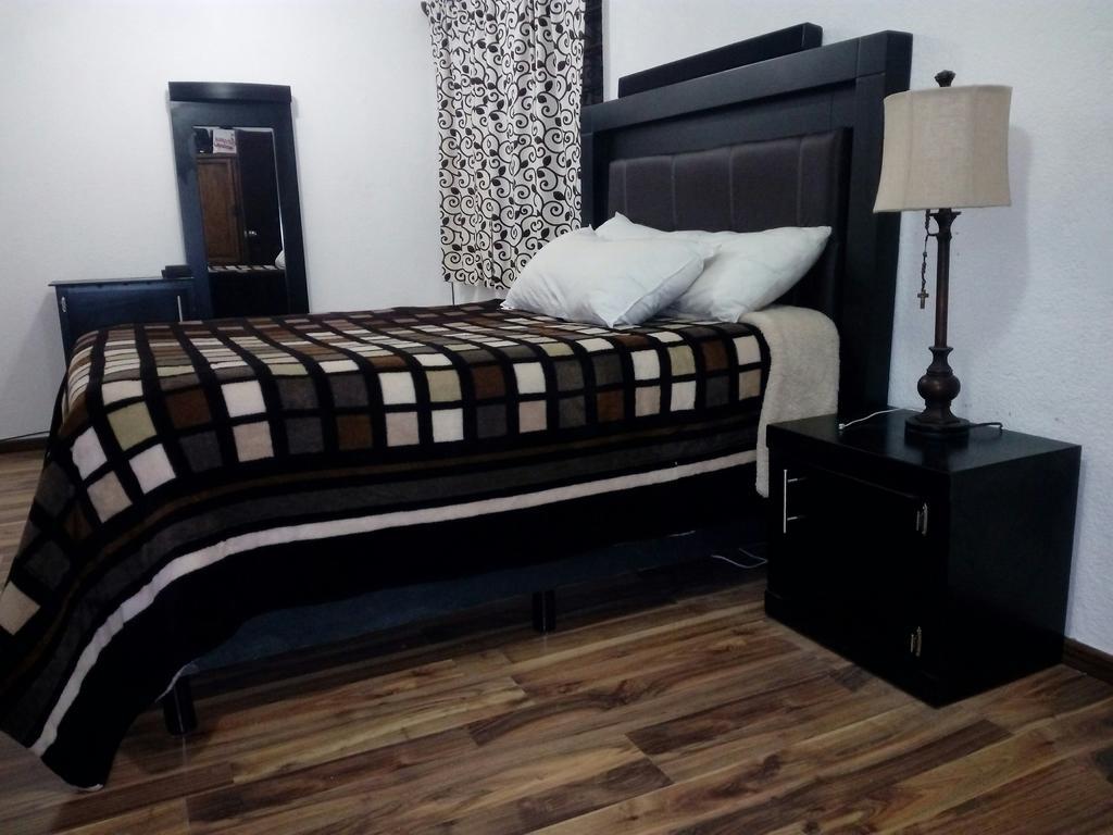 Hostal Las Cruces Valladolid  Eksteriør bilde