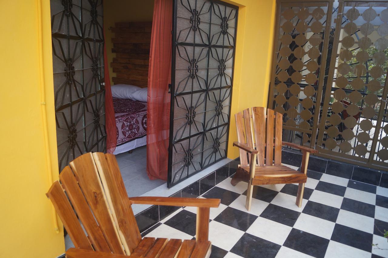 Hostal Las Cruces Valladolid  Eksteriør bilde